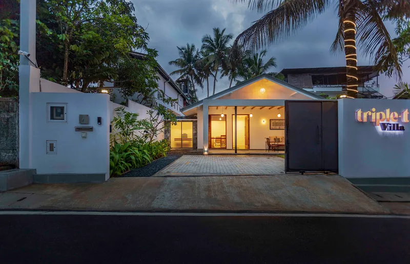 Illuminated Entrance & Private Perimeter Gate